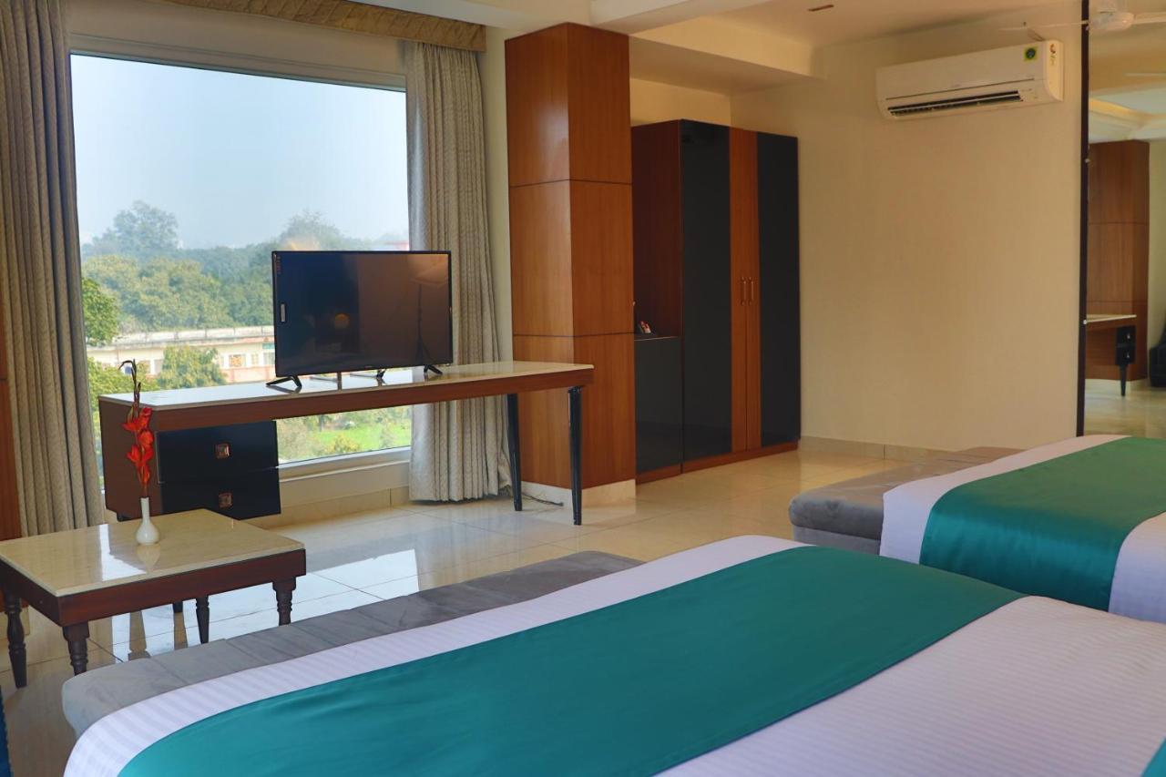 Green Hotel - Behind Parmarth Niketan リシケーシュ エクステリア 写真