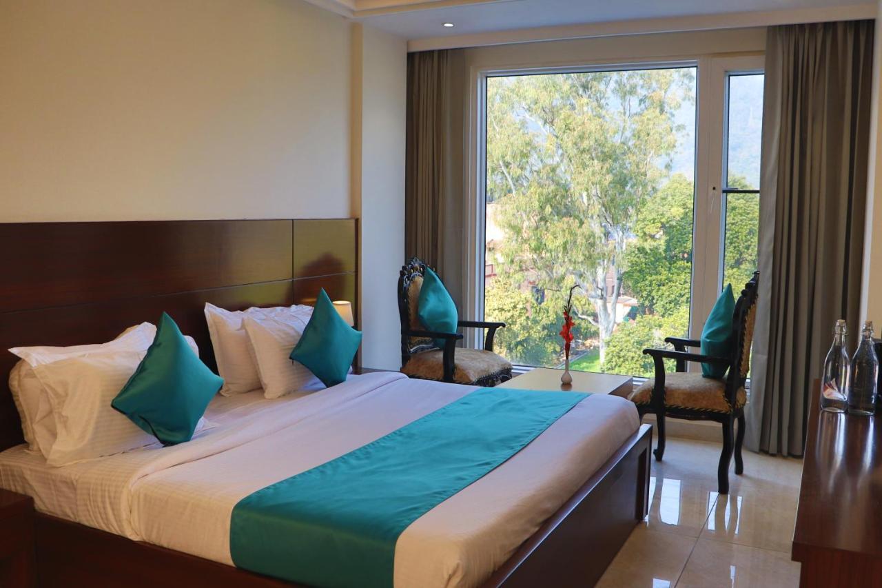 Green Hotel - Behind Parmarth Niketan リシケーシュ エクステリア 写真