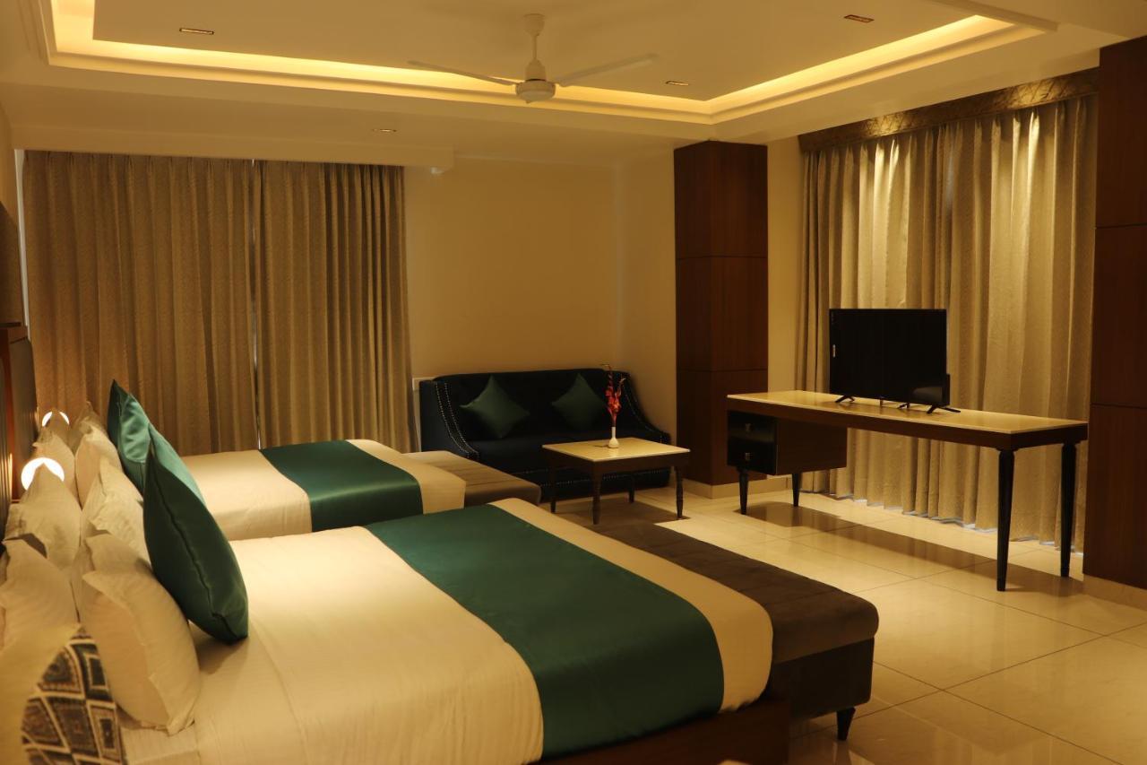 Green Hotel - Behind Parmarth Niketan リシケーシュ エクステリア 写真