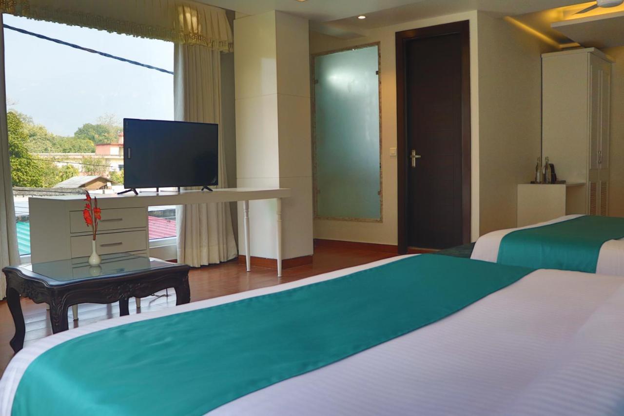 Green Hotel - Behind Parmarth Niketan リシケーシュ エクステリア 写真