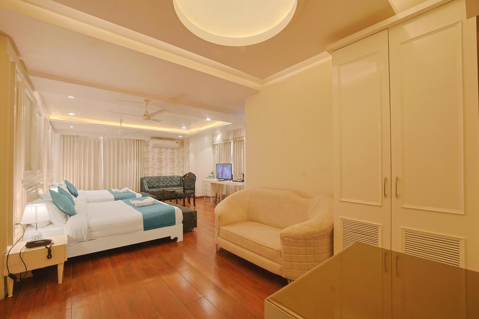 Green Hotel - Behind Parmarth Niketan リシケーシュ エクステリア 写真