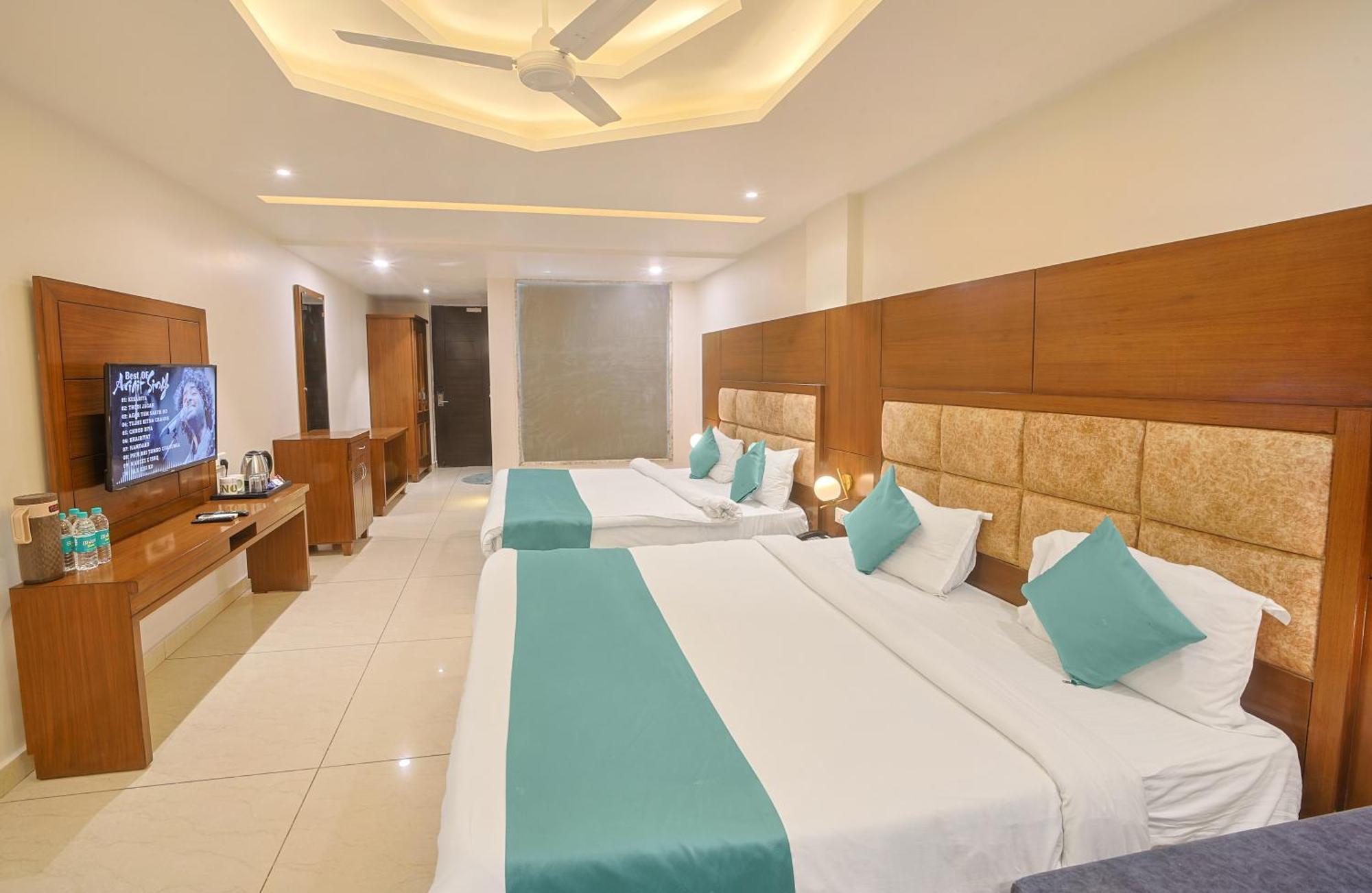 Green Hotel - Behind Parmarth Niketan リシケーシュ エクステリア 写真