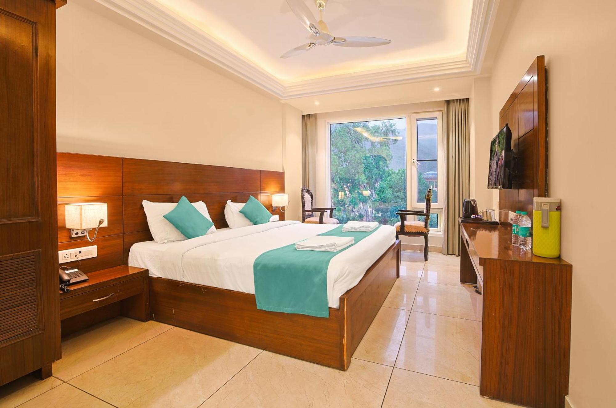 Green Hotel - Behind Parmarth Niketan リシケーシュ エクステリア 写真