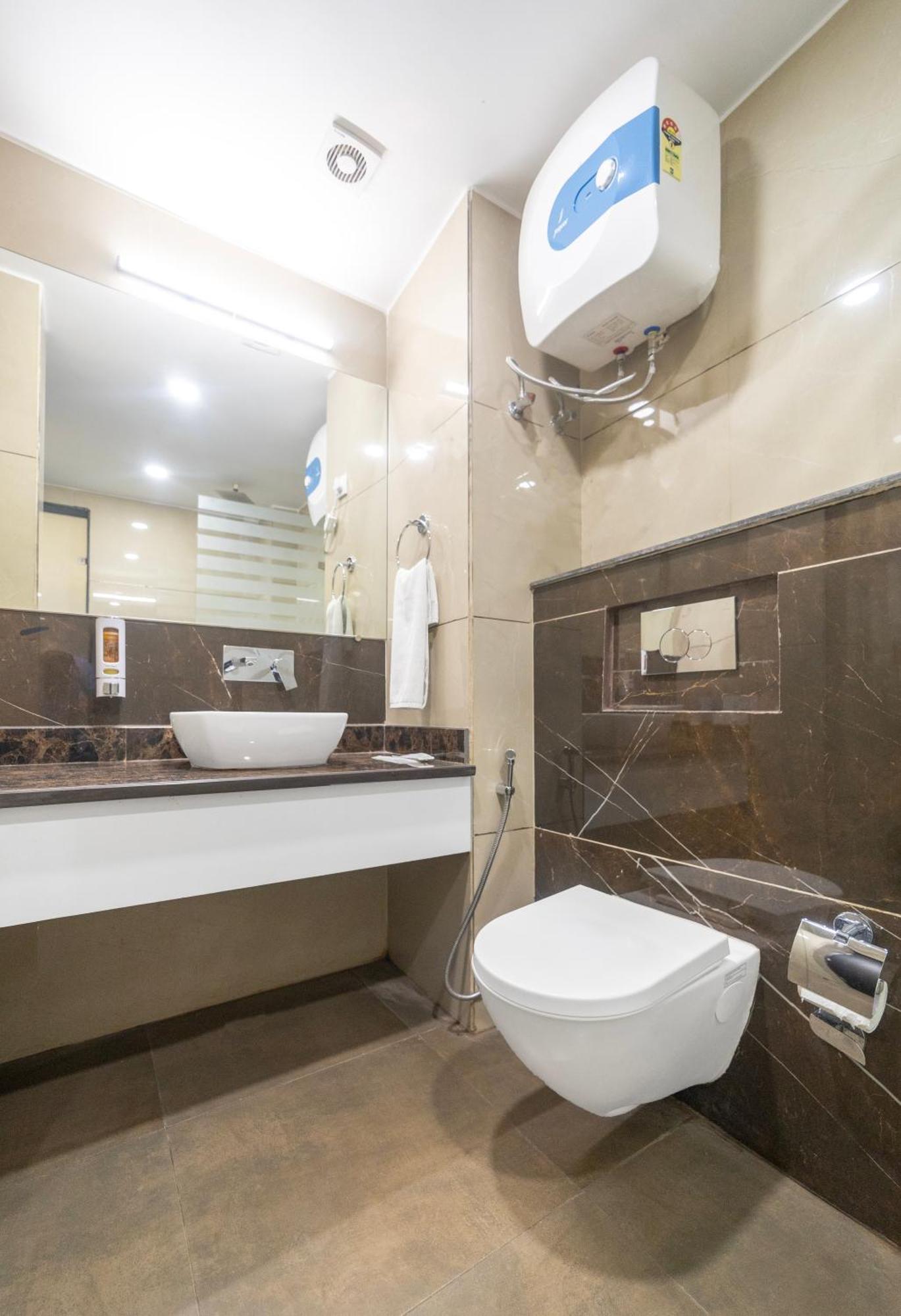 Green Hotel - Behind Parmarth Niketan リシケーシュ エクステリア 写真